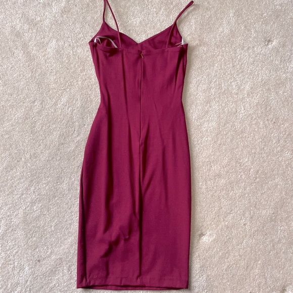 ⭐️🌴 Windsor Store midi dress with cut out detailing above waist - Picture 4 of 5